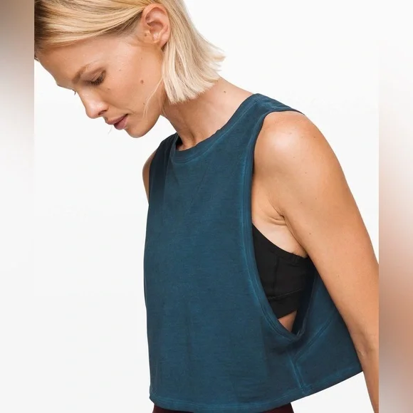106 🆕 Lululemon Muscle Fade Love Crop Tank - Washed Night Driver - Picture 2 of 11